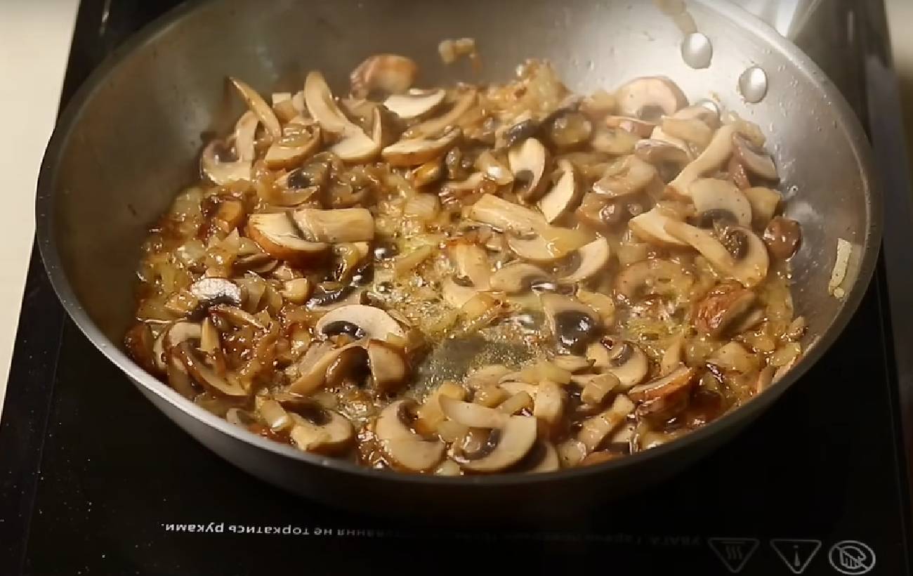 Традиционные крученики с грибами: старинный рецепт нехитрого вкусного блюда